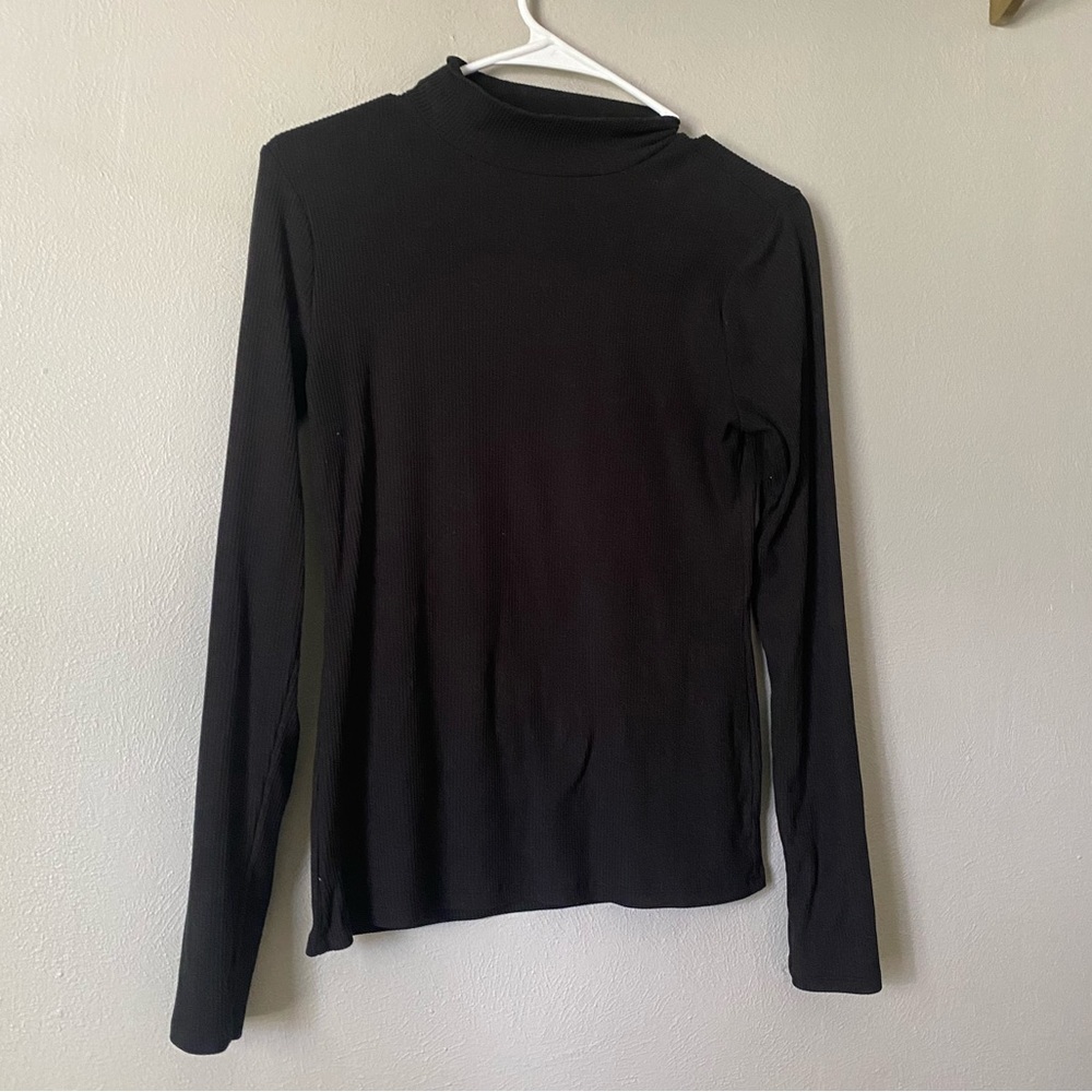 Black turtleneck No Boundaries size Medium